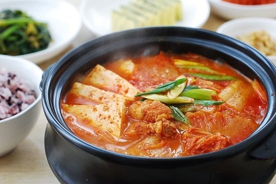 http://cdn1.koreanbapsang.com/wp-content/uploads/2014/03/Kimchi-jjigae-recipe.jpg